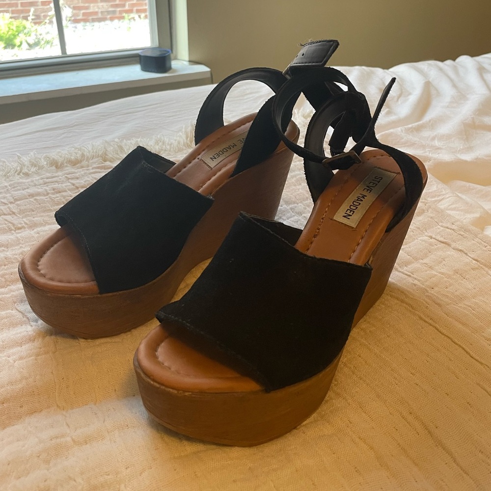 Steve Madden platform wedges. Suede top.